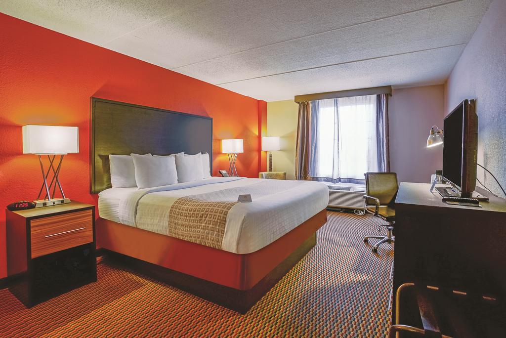Holiday Inn & Suites Philadelphia-Runnemede/Exit 3-New Jersey Turnpike מראה חיצוני תמונה