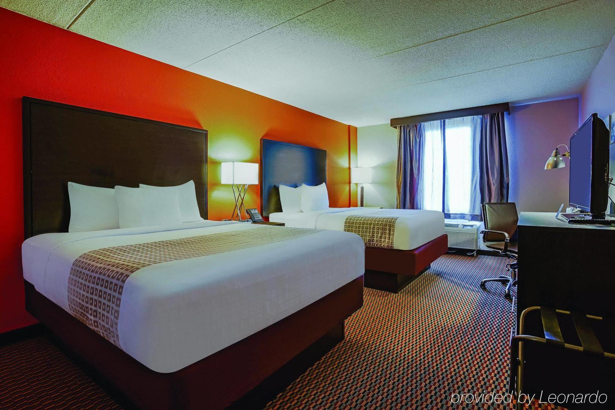 Holiday Inn & Suites Philadelphia-Runnemede/Exit 3-New Jersey Turnpike מראה חיצוני תמונה